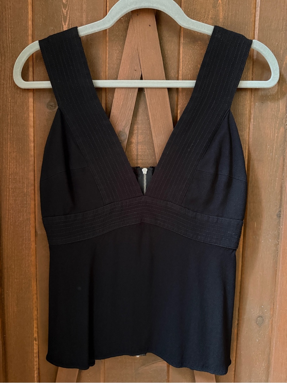 Chelsea 28 XS - Black V-Neck Sleeveless Top